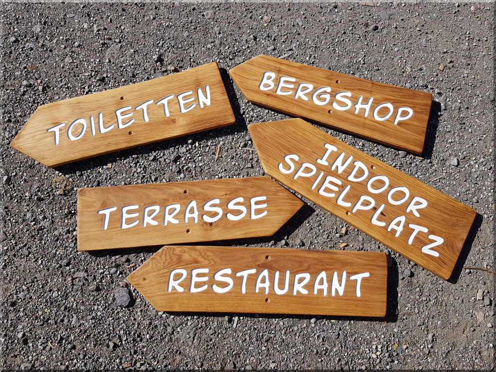Schilder und Wegweiser mit Wunschtext