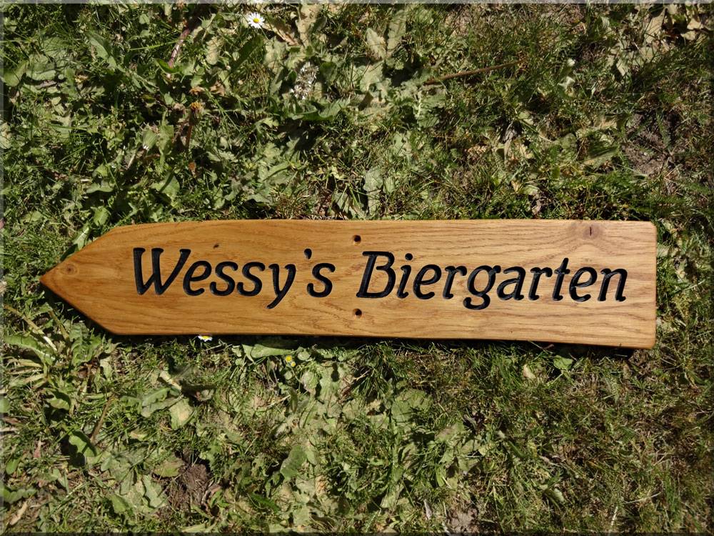 Wegweiser aus Holz mit Wunschtext, massives Holz